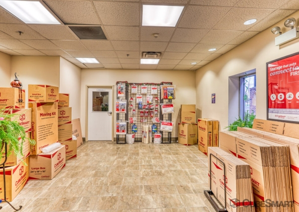 Facility photo: //images.sparefoot.com/medium/211033695f7ce7bf8ad.jpg