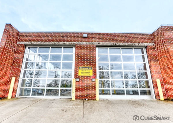Facility photo: //images.sparefoot.com/medium/21103369dcb205086a6.jpg