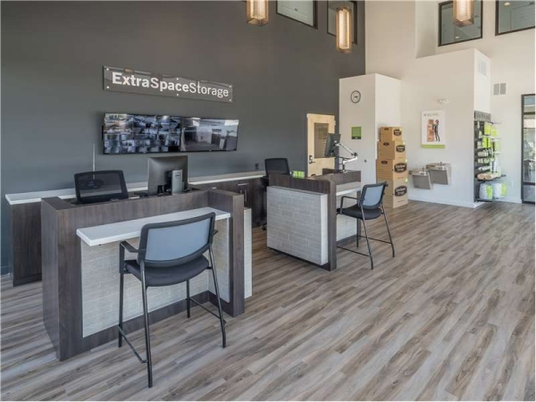 Facility photo: //images.sparefoot.com/medium/2111086994349be0c70.jpg