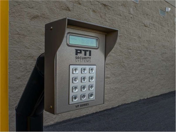 Storage Units at Extra Space Storage - 7027 - Tampa - 10110 Anderson Rd - 10110 Anderson Road