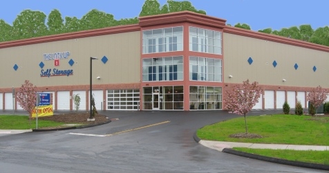 Facility photo: //images.sparefoot.com/medium/2111985c9e60e15c556.jpg
