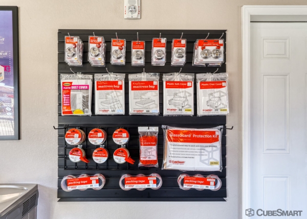 Facility photo: //images.sparefoot.com/medium/21122069899195db593.jpg