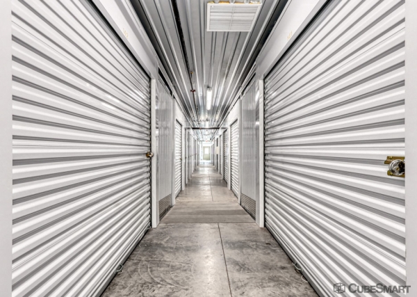 Facility photo: //images.sparefoot.com/medium/21122069f6edfe2380c.jpg