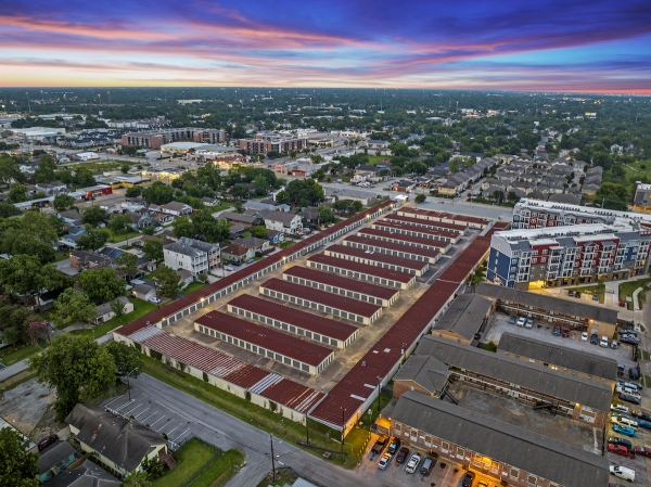 Facility photo: //images.sparefoot.com/medium/211246649c627631835.jpg