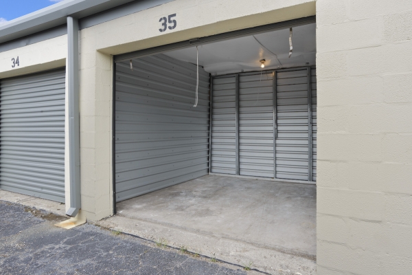 Facility photo: //images.sparefoot.com/medium/211246649c627acaf09.jpg