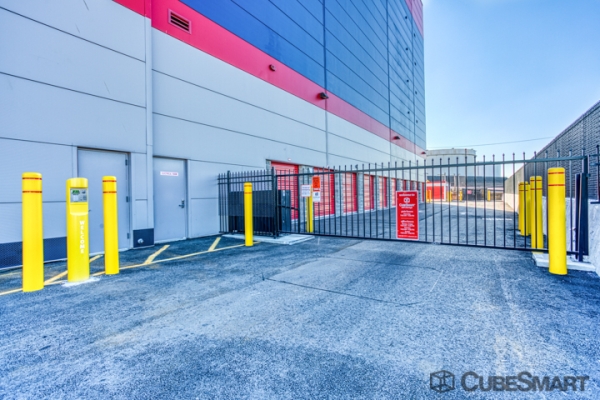 Facility photo: //images.sparefoot.com/medium/2112586a19570cb92b6.jpg
