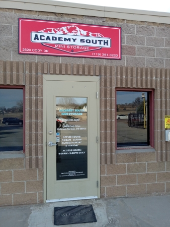 Facility photo: //images.sparefoot.com/medium/211299698f5c6955c74.jpg