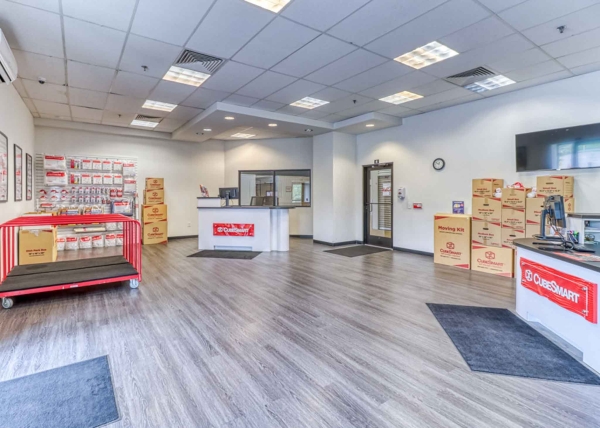 Facility photo: //images.sparefoot.com/medium/211344691459109b225.jpg