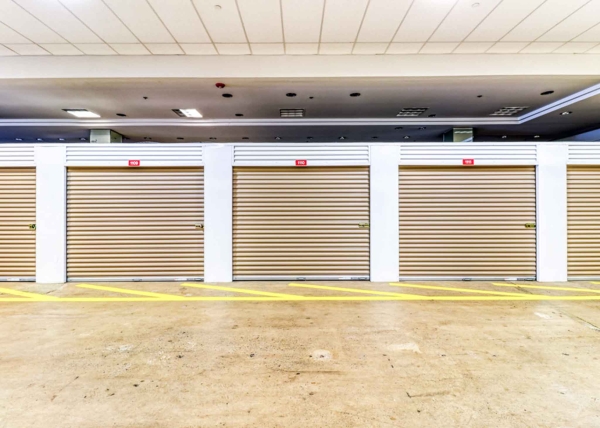 Facility photo: //images.sparefoot.com/medium/2113446943c8e08e68f.jpg