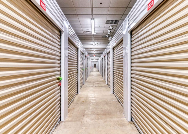 Facility photo: //images.sparefoot.com/medium/2113446a1963eadd1b3.jpg