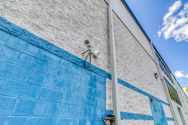 Facility photo: //images.sparefoot.com/medium/21139568837edb4f416.jpg