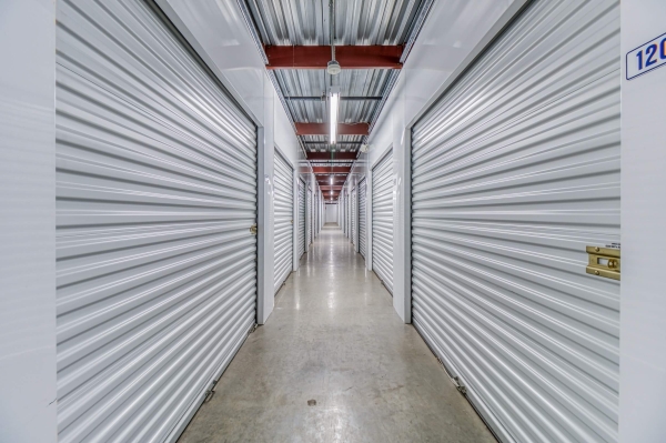 Facility photo: //images.sparefoot.com/medium/21139568837ee1475a8.jpg