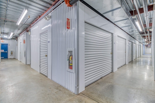 Facility photo: //images.sparefoot.com/medium/21139568837ee336400.jpg