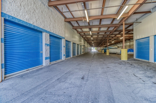 Facility photo: //images.sparefoot.com/medium/21139568837ee729aa4.jpg