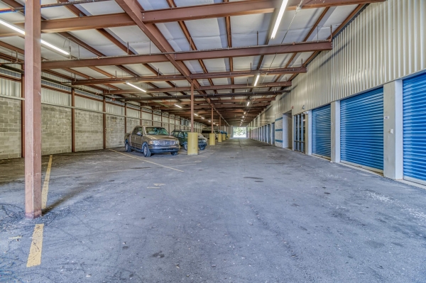 Facility photo: //images.sparefoot.com/medium/21139568837ee923cdd.jpg