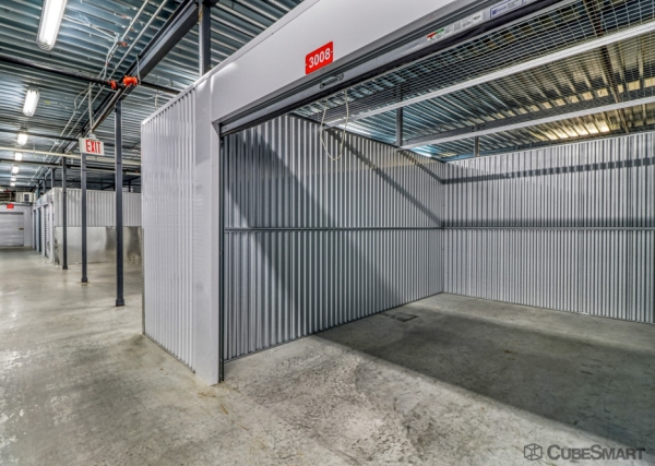 Facility photo: //images.sparefoot.com/medium/21140168832b89b2676.jpg