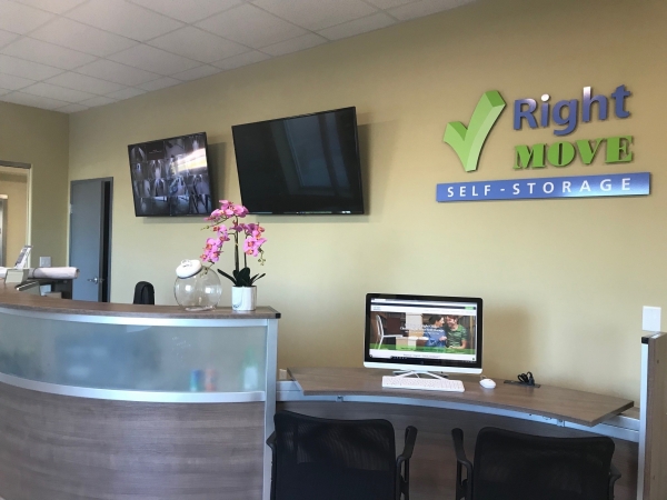 Storage Units at Right Move Storage - Royal Oaks - 12121 Westheimer Road