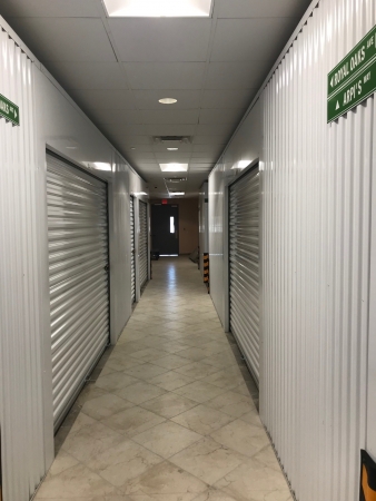 Storage Units at Right Move Storage - Royal Oaks - 12121 Westheimer Road