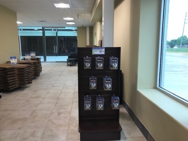 Storage Units at Right Move Storage - Royal Oaks - 12121 Westheimer Road