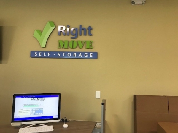 Storage Units at Right Move Storage - Royal Oaks - 12121 Westheimer Road