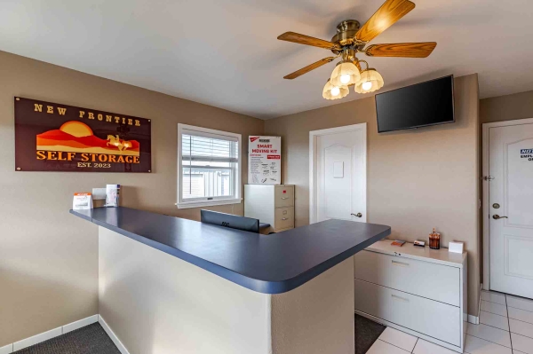 Facility photo: //images.sparefoot.com/medium/211450692e1e7d1ba98.jpg