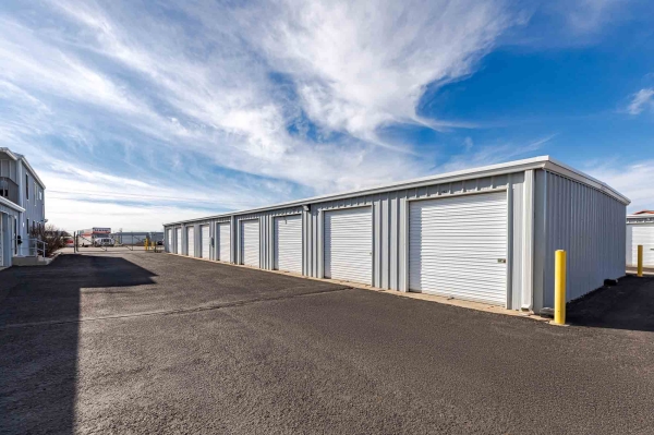 Facility photo: //images.sparefoot.com/medium/211450692e1e7f014d5.jpg