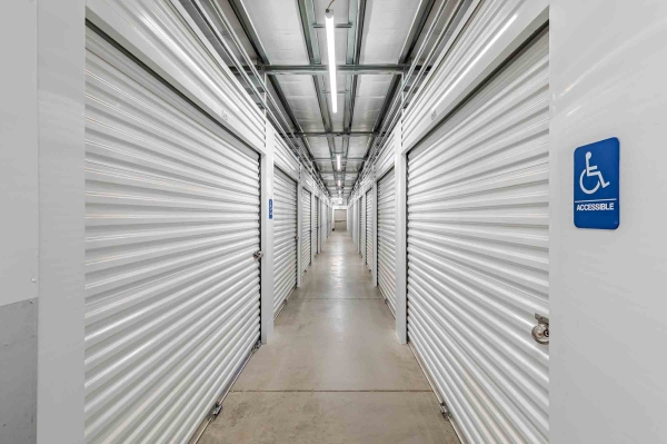 Facility photo: //images.sparefoot.com/medium/211450692e1e80c7ddc.jpg