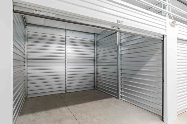 Facility photo: //images.sparefoot.com/medium/211450692e1e81a8e4f.jpg