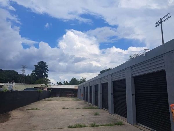 Facility photo: //images.sparefoot.com/medium/211534688aa3d79523c.jpg