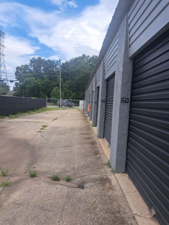Facility photo: //images.sparefoot.com/medium/211534689e6c84672f6.jpg