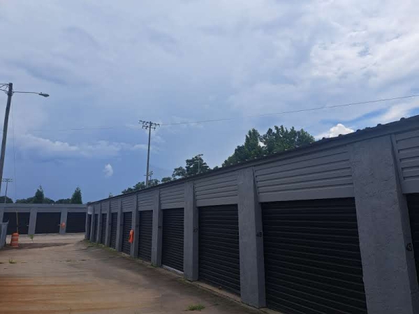 Facility photo: //images.sparefoot.com/medium/21153468d718619d9d2.jpg