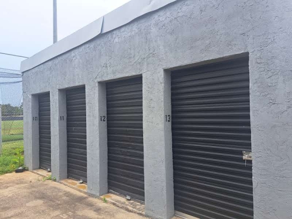 Facility photo: //images.sparefoot.com/medium/21153468e044b4091f3.jpg