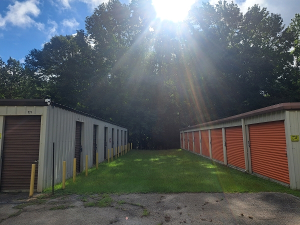 Facility photo: //images.sparefoot.com/medium/211535688aa4550f06c.jpg