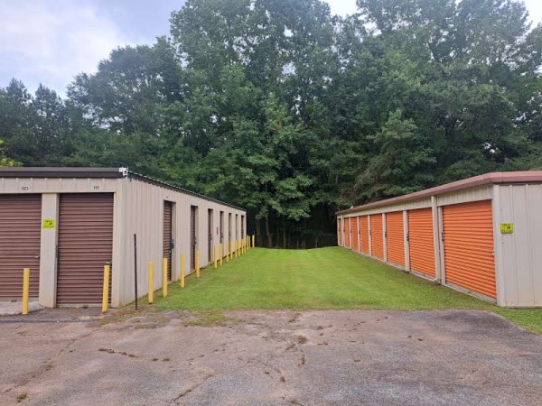 Facility photo: //images.sparefoot.com/medium/21153568cae0b9b35dc.jpg