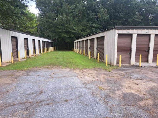 Facility photo: //images.sparefoot.com/medium/21153568d718cf08faf.jpg