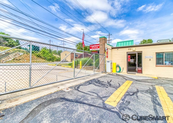 Facility photo: //images.sparefoot.com/medium/21154568834e73bf418.jpg