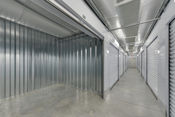 Facility photo: //images.sparefoot.com/medium/2115965cf828e9165c1.jpg