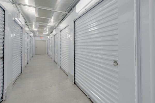 Facility photo: //images.sparefoot.com/medium/2115965cf828eab084e.jpg