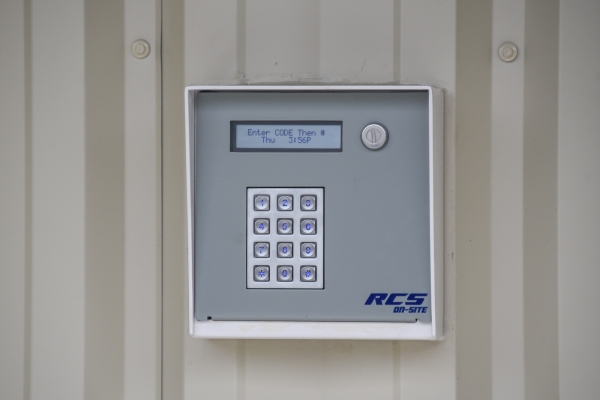 Facility photo: //images.sparefoot.com/medium/2115965cf828ed66f8e.jpg