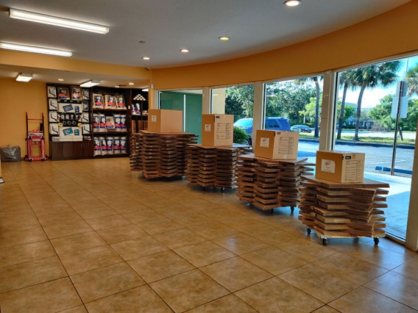 Facility photo: //images.sparefoot.com/medium/21161768e6c9c522ac6.jpg