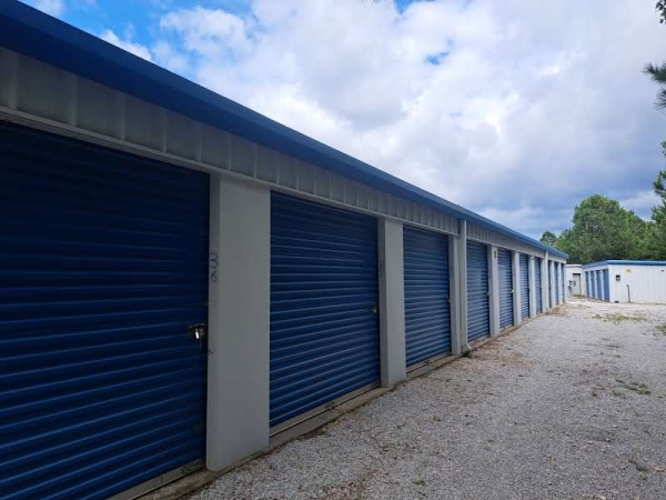 Facility photo: //images.sparefoot.com/medium/21172268d7173e7b4b2.jpg