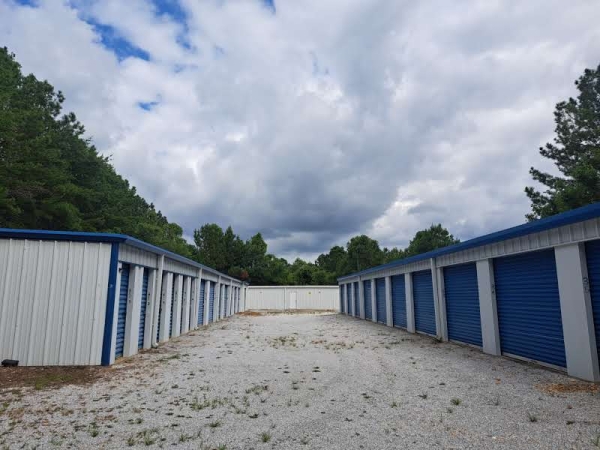 Facility photo: //images.sparefoot.com/medium/21172268e03fff2b8ca.jpg
