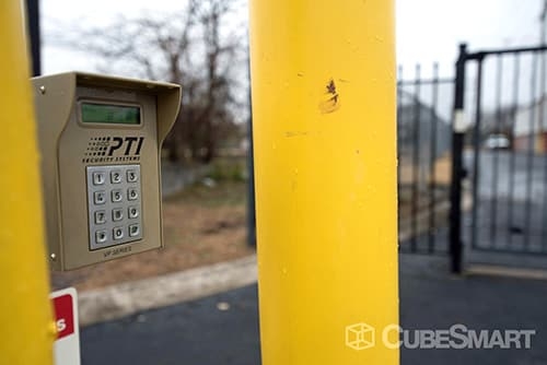 Facility photo: //images.sparefoot.com/medium/211731688c7b438135e.jpg
