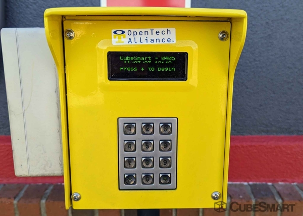 Facility photo: //images.sparefoot.com/medium/2117326903342846052.jpg