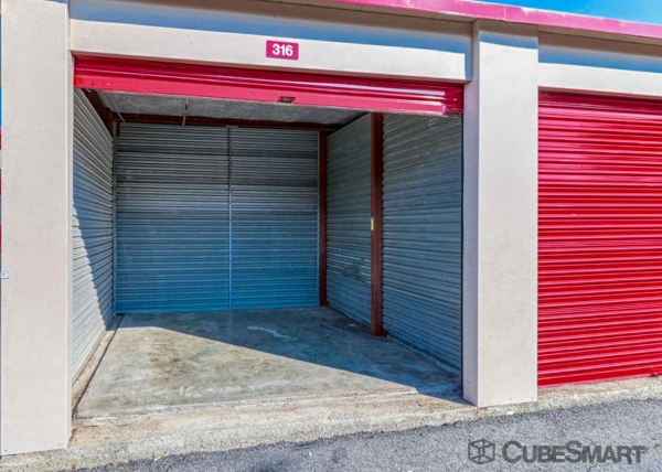 Facility photo: //images.sparefoot.com/medium/21173969f5ac29a0f28.jpg