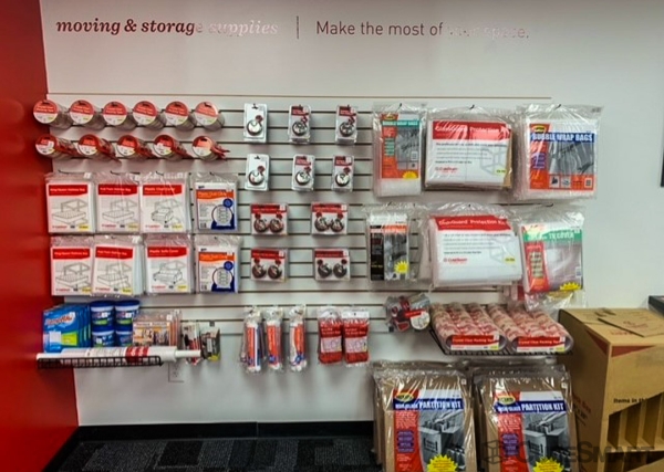 Facility photo: //images.sparefoot.com/medium/21174168833c046ecc8.jpg