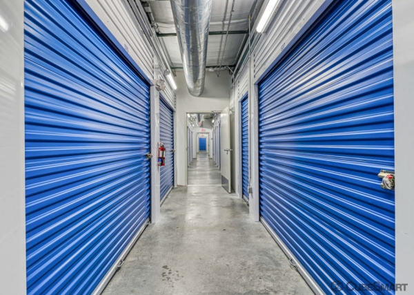 Facility photo: //images.sparefoot.com/medium/21174369f5bc78a6614.jpg