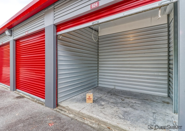 Facility photo: //images.sparefoot.com/medium/21174369f5bc7c6cd89.jpg