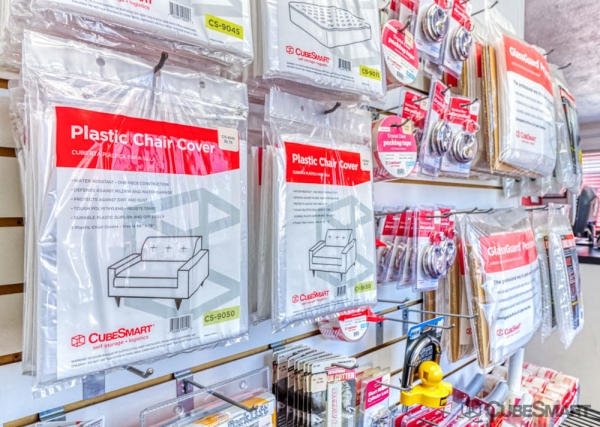 Facility photo: //images.sparefoot.com/medium/2117446894845f0ecc6.jpg