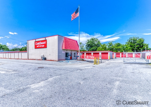 Facility photo: //images.sparefoot.com/medium/2117446989b7d6da4bd.jpg